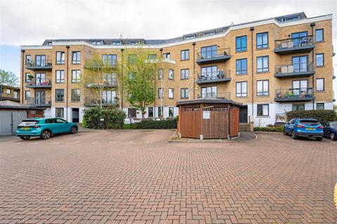 18 Dock Meadow Reach, London, W7 2QN