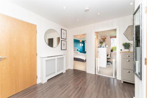 18 Dock Meadow Reach, London, W7 2QN