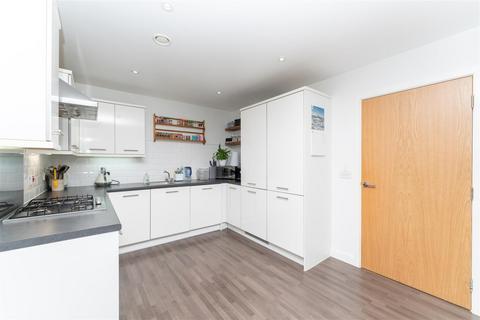18 Dock Meadow Reach, London, W7 2QN