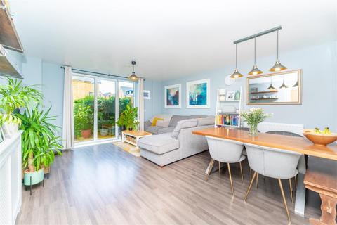18 Dock Meadow Reach, London, W7 2QN