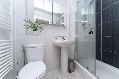 18 Dock Meadow Reach, London, W7 2QN