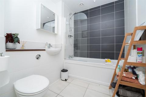 18 Dock Meadow Reach, London, W7 2QN