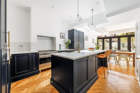 33 Devonshire Road, London, W5 4TR