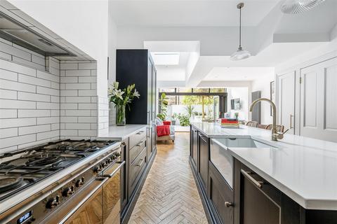 33 Devonshire Road, London, W5 4TR