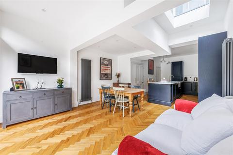 33 Devonshire Road, London, W5 4TR