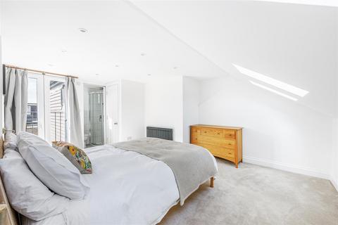 33 Devonshire Road, London, W5 4TR
