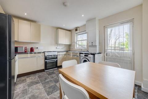 4 bedroom end of terrace house to rent, Vassall Road, Camberwell London