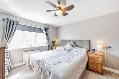 27 Abbots Court, Selby, YO8 8BF