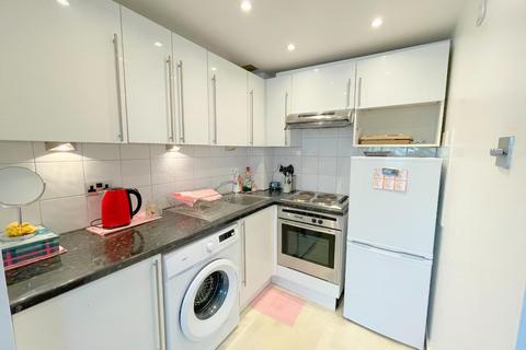 Studio for sale, Seymour Way, Sunbury-On-Thames TW16