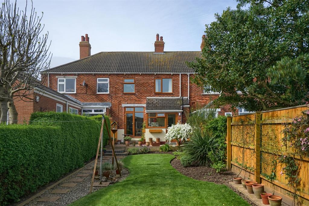 Lascelles Avenue, Withernsea 3 bed terraced house for sale £157,000