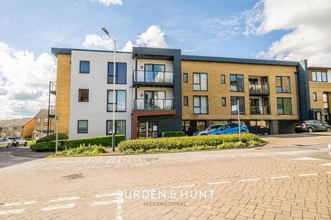2 bedroom apartment for sale, Larch Place, Romford, RM3