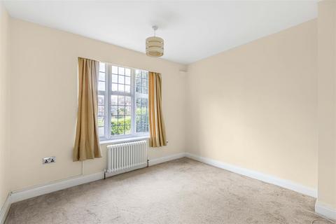 3 bedroom flat for sale, Highlands Heath, Portsmouth Road, Putney