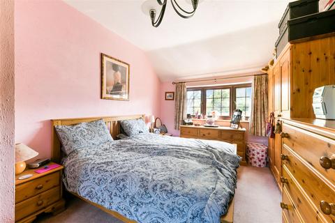 2 Old Bridge Lane, Epsom, KT17 4AD