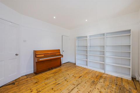 134 Miles Road, Epsom, KT19 9AB