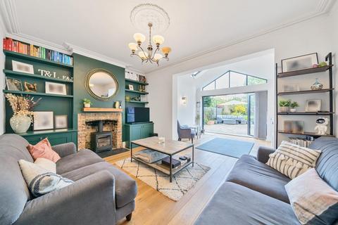 15 Cobham Road, Kingston Upon Thames, KT1 3AE