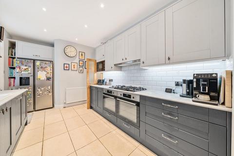 15 Cobham Road, Kingston Upon Thames, KT1 3AE