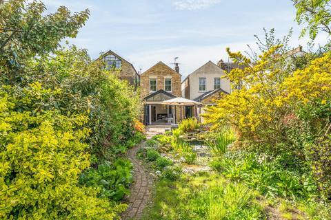 15 Cobham Road, Kingston Upon Thames, KT1 3AE