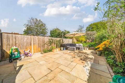 15 Cobham Road, Kingston Upon Thames, KT1 3AE