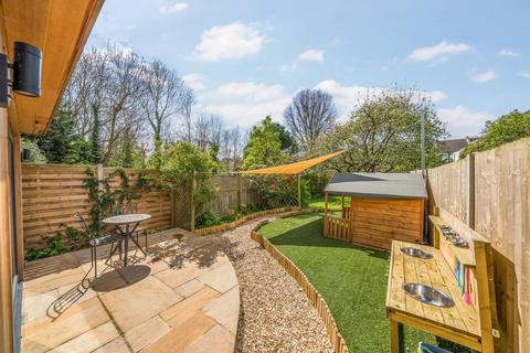 15 Cobham Road, Kingston Upon Thames, KT1 3AE