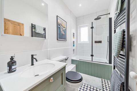 15 Cobham Road, Kingston Upon Thames, KT1 3AE