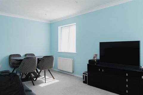 2 bedroom apartment for sale, Dunnymans Road, Banstead SM7