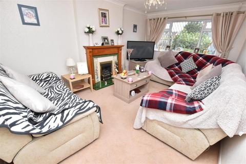 3 bedroom townhouse for sale, Woodhall Drive, Waltham DN37