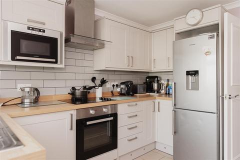 2 bedroom apartment for sale, Pound Road, Banstead SM7