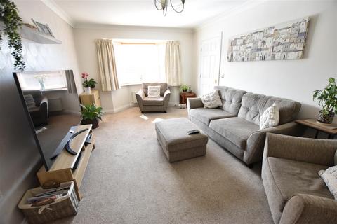 25 Cherry Close, Humberston, Grimsby, DN36 4US