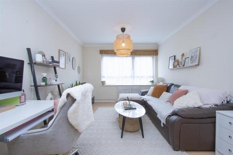 1 bedroom flat for sale, Nantes Close, London SW18