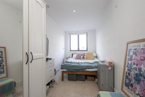 2 bedroom flat to rent, Upper Tooting Road, London SW17
