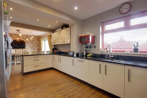 4 bedroom semi-detached house for sale, Jefferson Drive, Brough