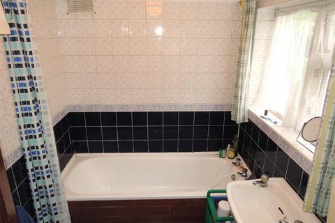 19 Bergholt Road, Colchester, CO4 5AA