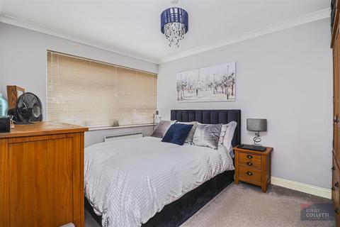2 bedroom flat to rent, Hadleigh Court, Broxbourne, Herts