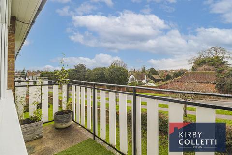 2 bedroom flat to rent, Hadleigh Court, Broxbourne, Herts
