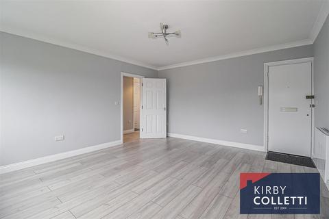 2 bedroom flat to rent, Hadleigh Court, Broxbourne, Herts