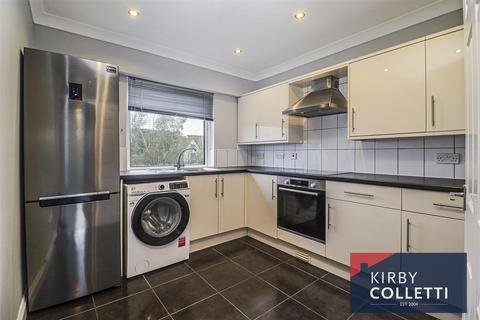 2 bedroom flat to rent, Hadleigh Court, Broxbourne, Herts