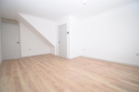 5 Bracken Drive, Rugby, CV22 6SL