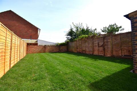 5 Bracken Drive, Rugby, CV22 6SL