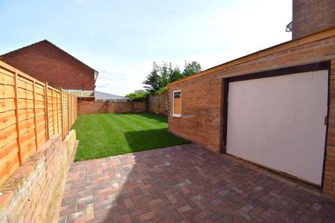 5 Bracken Drive, Rugby, CV22 6SL