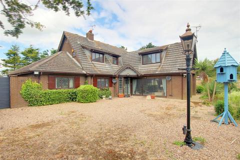 4 bedroom detached house for sale, Saltfleet Road, Mablethorpe LN12