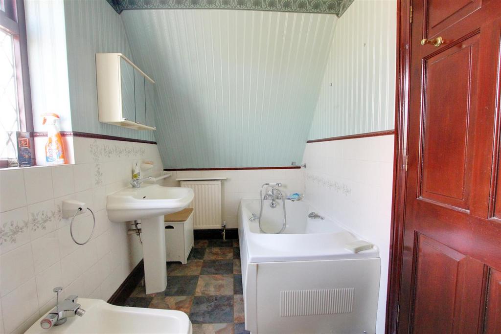 En suite bathroom