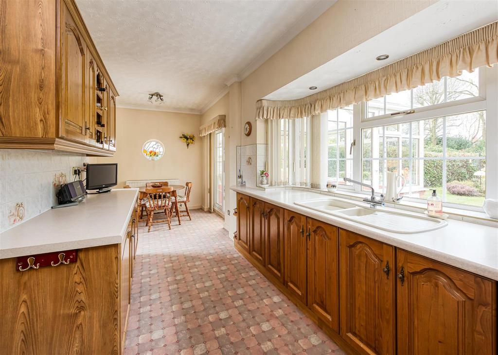 19 Foley Avenue-kitchen2.jpg