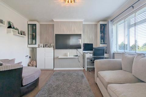 153 Burns Avenue, Feltham, TW14 9HZ