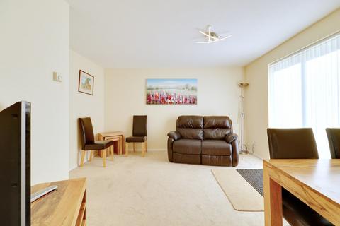 2 bedroom ground floor flat for sale, Laburnum Grove, South Ockendon RM15