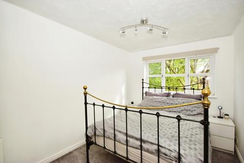 2 bedroom apartment to rent, Foxglove Way Wallington SM6