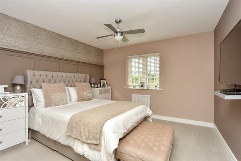 5 bedroom detached house for sale, Wicket Avenue, Rainham, Gillingham, Kent