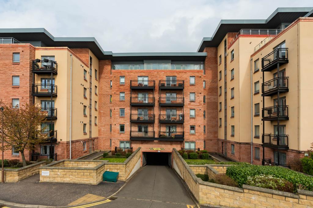 Slateford Gait, Edinburgh EH11 3 bed flat for sale £285,000