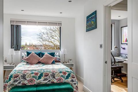 55 Kings Avenue, New Malden, KT3 4DU
