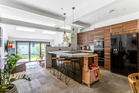 55 Kings Avenue, New Malden, KT3 4DU