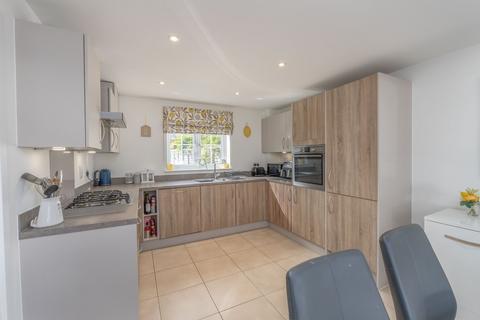 3 bedroom semi-detached house for sale, Birdie Close, Chelmsford CM3
